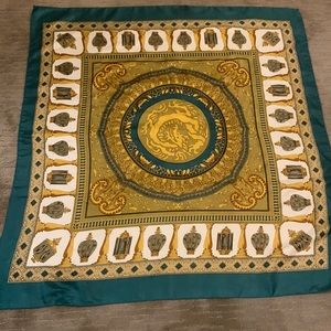 Large, Vintage, Roman design scarf in Women